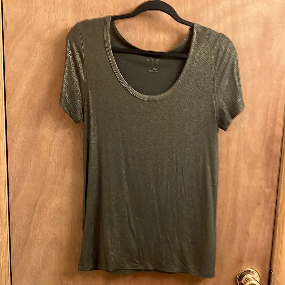 A New Day gold speckles short sleeve tee shirt woman’s size small